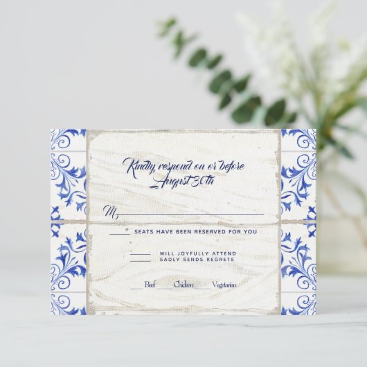 UAWG Farmhouse Farm Lapis Blue White Wood Rustic RSVP Karte (Stehend Vorderseite)