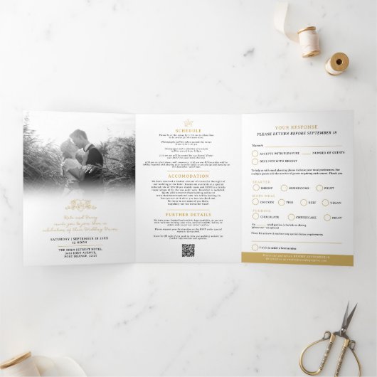 UAwg für das Hochzeitessen in Goldkronen in Monogr Dreifach Gefaltete Einladung (Innenseite)