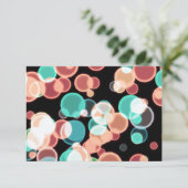 UAWG mehrfarbige Blasen auf schwarzem Hintergrund RSVP Karte (Stehend Vorderseite)