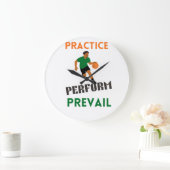 Üben. Auftreten. Siegen. Basketball Motivation Große Wanduhr (Zuhause)