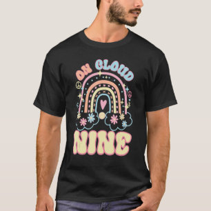 Über Cloud Nine glücklich 9. Geburtstag 9 Jahre al T-Shirt