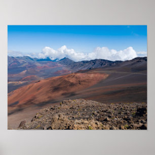 über dem Haleakala Krater auf einem Sandstreifen Poster