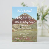 Über dem Hill 50. Geburtstagsparty Einladung (Stehend Vorderseite)
