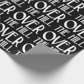 Über dem Hügel Funny Birthday Geschenkpapier (Ecke)