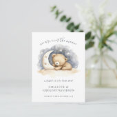 Über dem Mond Babybear Moon Stars Schwangerschaft Ankündigungspostkarte (Stehend Vorderseite)