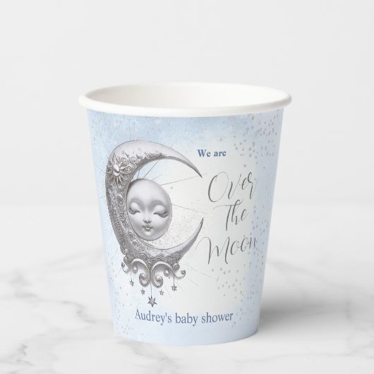Über dem Mond blauer Junge Duschpapierkissen Pappbecher (Vorderseite)