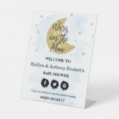 Über dem Mond | Boys Baby Dusche Willkommen Sockelschild (Vorderseite)