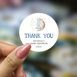 Über dem Mond Niedlich Blue Boy Babydusche Runder Aufkleber