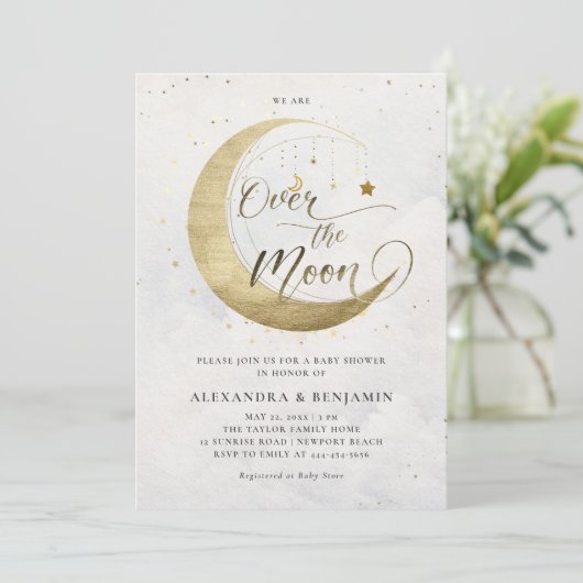 Über dem Moon Gold Stars White Sky Babydusche Einladung (Stehend Vorderseite)