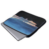 Über den Felsen hinaus Laptopschutzhülle (Vorne Knopf)