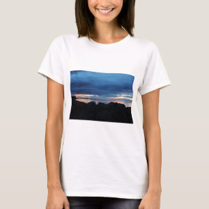 Über den Felsen hinaus T-Shirt