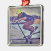 Über der Kante - Stunt-Scooter-Champ Ornament Aus Metall (Links)