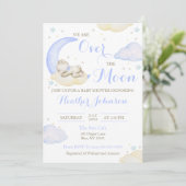 Über der Moon Boy Bear Babydusche Einladung (Stehend Vorderseite)