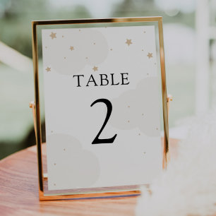 Über der Tischnummer des Mondes