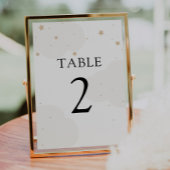 Über der Tischnummer des Mondes