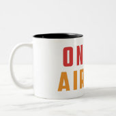 ÜBER DIE LUFT ZWEIFARBIGE TASSE (Links)