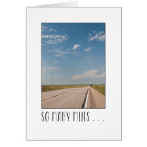 Über die Meilen hinweg leere Autobahnszene