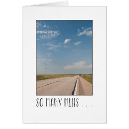 Über die Meilen hinweg leere Autobahnszene