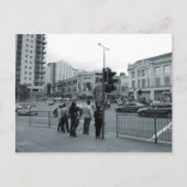 Über die Straße Postkarte (Vorderseite)