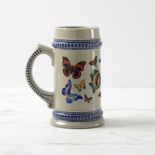 Über Schmetterlingen hinaus Bierglas (Links)