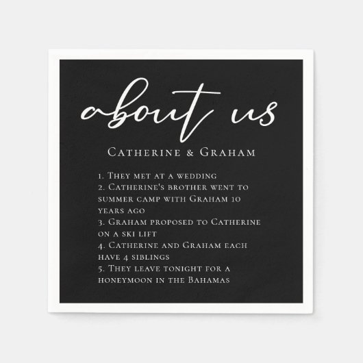 Über uns Couple Fakten Trendy Modern Black Wedding Serviette (Vorderseite)