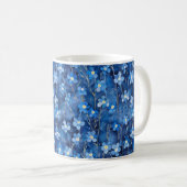 Überall Blautöne Blumenmuster Kaffeetasse (VorderseiteRechts)