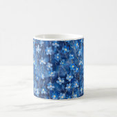 Überall Blautöne Blumenmuster Kaffeetasse (Mittel)