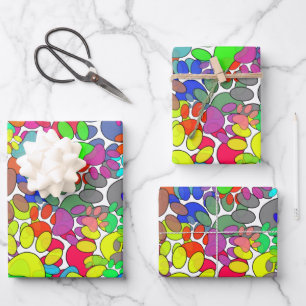 Überall drucken viele Hunde-Pfoten Geschenkpapier Set