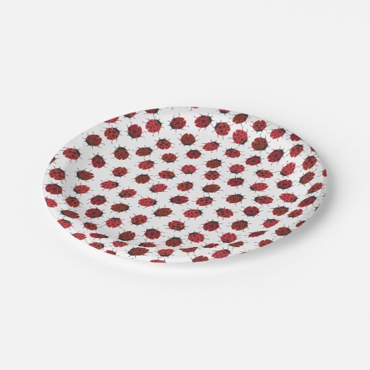 Überall in Red Ladybugs Modern Pappteller (Schrägansicht)