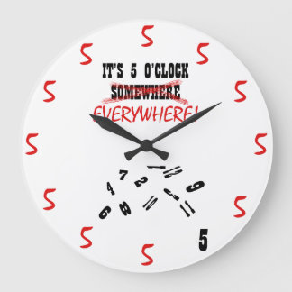Überall ist es 5 Uhr. Große Wanduhr