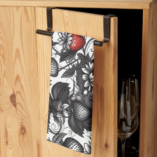 Überall schwarze, weiße und rote Erdbeeren Geschirrtuch (Drittel gefaltet)