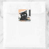 überarbeitet und überkoffeiniert quadratischer aufkleber (Tasche)