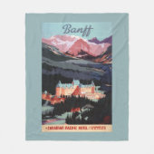 Überblick über das Banff Springs Hotel Plakat Fleecedecke (Vorderseite)