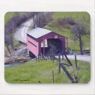 Überdachte Brücke im Outaouais Mousepad