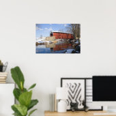 Überdachte Brücke im Winter Poster (Heimbüro)
