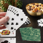 Überdimensionaler Name auf grünem Hintergrund gedr Spielkarten (In Situ)