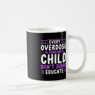 Überdosierung Bewusstsein Dont Judge Bildung Lila Kaffeetasse