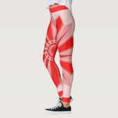 Überdrucke Leggings mit roter Kunst (Links)