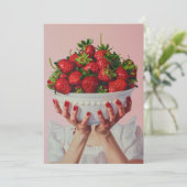 Überfließende Schüssel Erdbeeren Einladung (Stehend Vorderseite)
