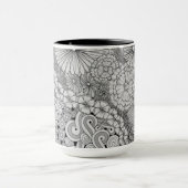 Überfluss in blutender Tasse (Zentrum)