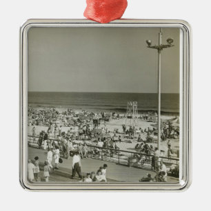 Überfüllter Strand Ornament Aus Metall