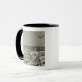 Überfüllter Strand Tasse (Vorderseite Links)