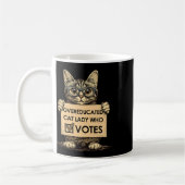 Übergebildete Katzen-Lady, die wählt Kaffeetasse (Links)