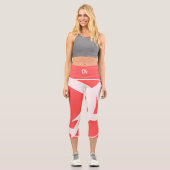 Übergroße Initialen in Rosé und Rot Capri Leggings (Vorderseite)