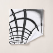 Überkreuzte graue Linien erinnern uns an Zeichnung Badhandtuch Set (Waschlappen)