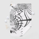 Überkreuzte graue Linien erinnern uns an Zeichnung Golfhandtuch (Insitu)