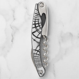 Überkreuzte graue Linien erinnern uns an Zeichnung Kellnermesser