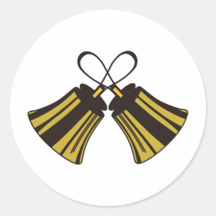 Überkreuzte Handglocken Runder Aufkleber