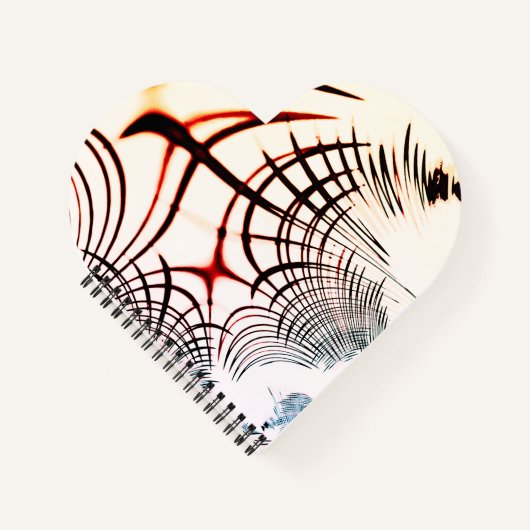 Überkreuzte Linien mit verschiedenen Farben im hel Notizblock (Vorderseite)