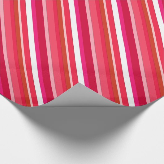 Überlagerte Süßigkeitsstreifen - Rot, Rosa und Geschenkpapier (Ecke)